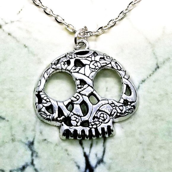 Baroque Vintage Jewelry - Gothic Ornate Skull Silver Necklace